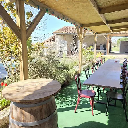 Le Clos Des Vignes * Criteuil-la-Magdeleine